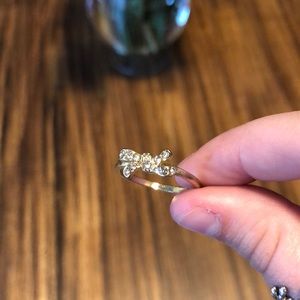 Gold ring with a diamond bow
